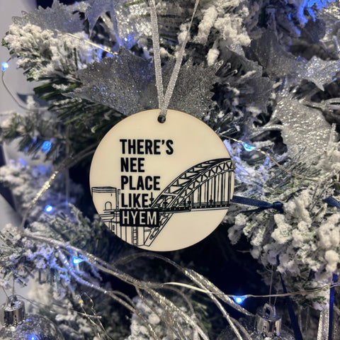 There’s nee place like hyem hanging disk